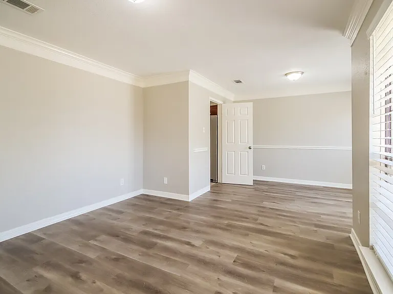 1235 Park Ln — Photo 3