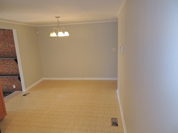 5th image of 4711 Beaufort Dr