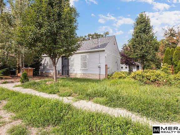 3rd image of 1301 Ogden St