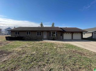 601 7th St, Ireton, IA 51027