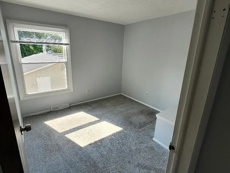 221 Canterbury Ln #A — Photo 9