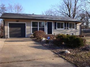1013 Dauphine Ln, Ballwin, MO