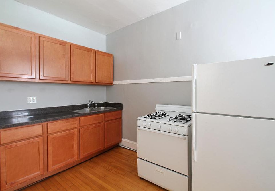 2nd image of 734 Carpenter Ave APT 2N