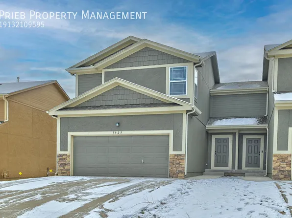 2132 W Forest Dr, Olathe, KS 66061