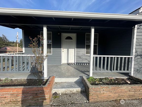 4th image of 2344 Trenton Avenue NE