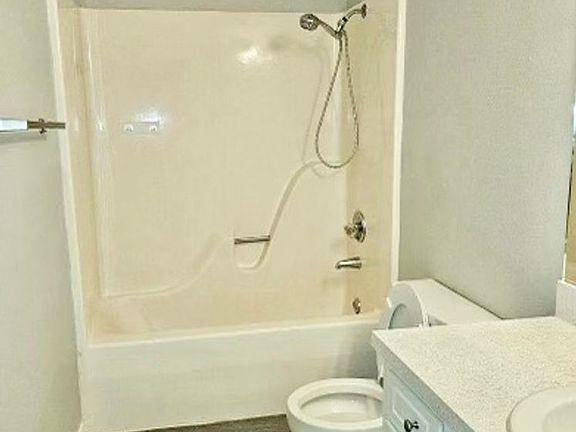 5th image of 28 Stoneybrook Ln #8