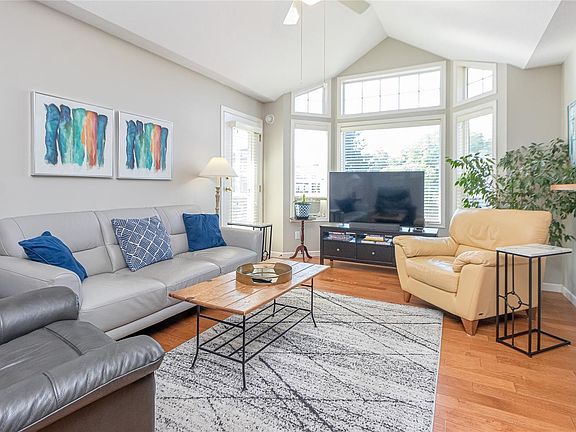 4th image of 245 1st St #305