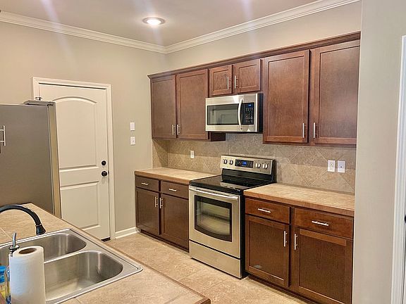 3rd image of 136 Petal Ave