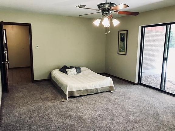 5th image of 102 Country Club Dr
