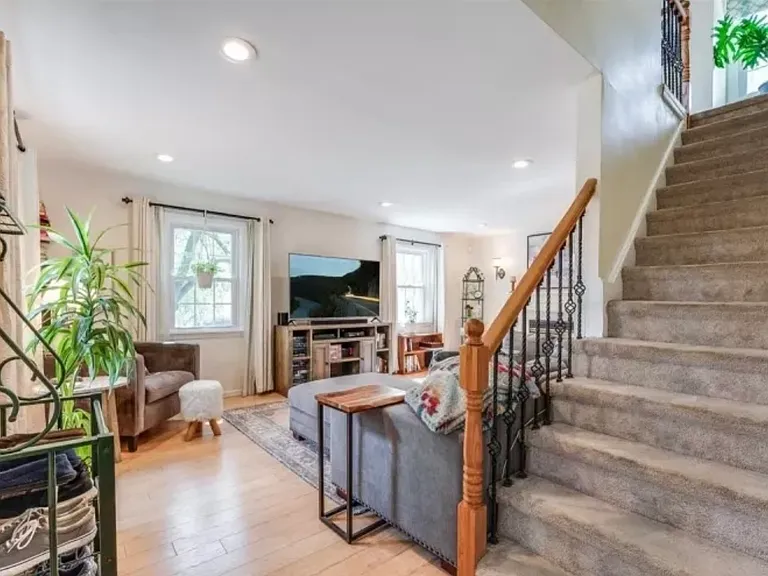 480 S Livingston Ave — Photo 9