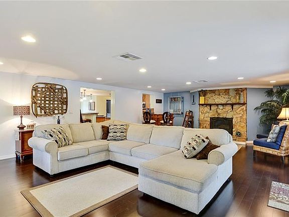 3rd image of 1933 Taylor Ln