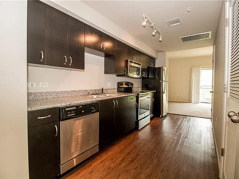 1401 E 4th St #203 — Photo 5