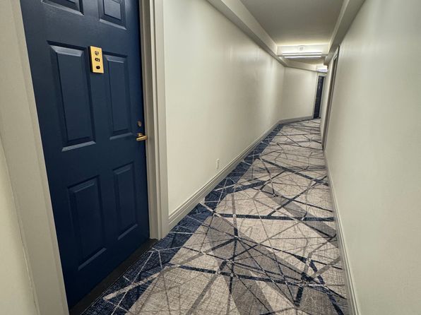 1600 N Oak St APT 421