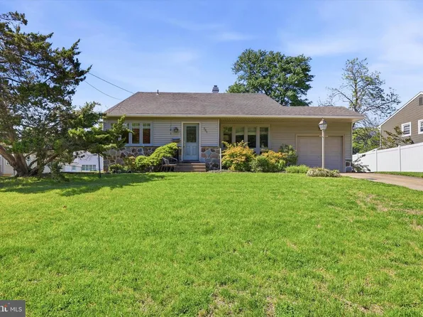 305 Tearose Ln, Cherry Hill, NJ 08003