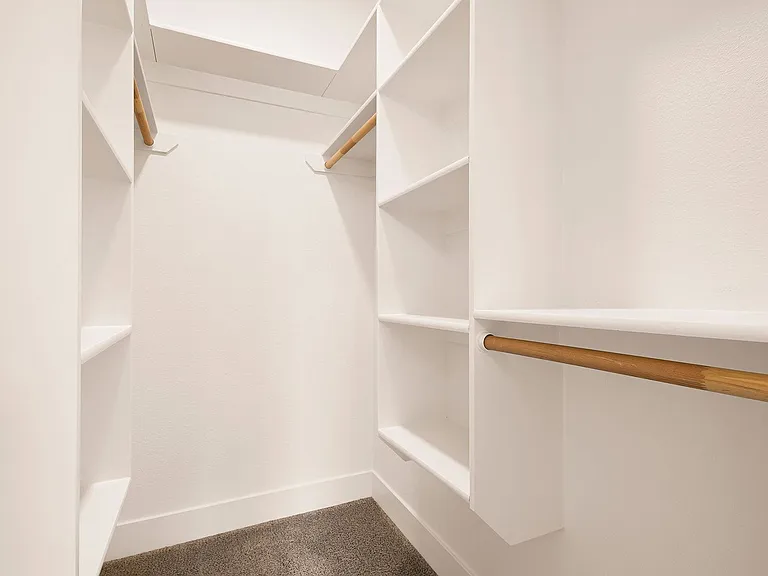 580 Valstream Dr — Photo 10
