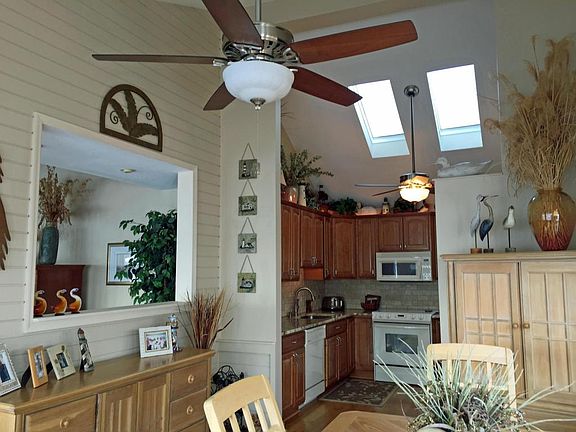 4th image of 13268 W Bank Dr