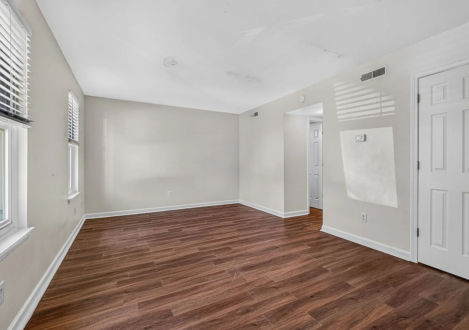 Convenient Living in Windsor Hill — Photo 3