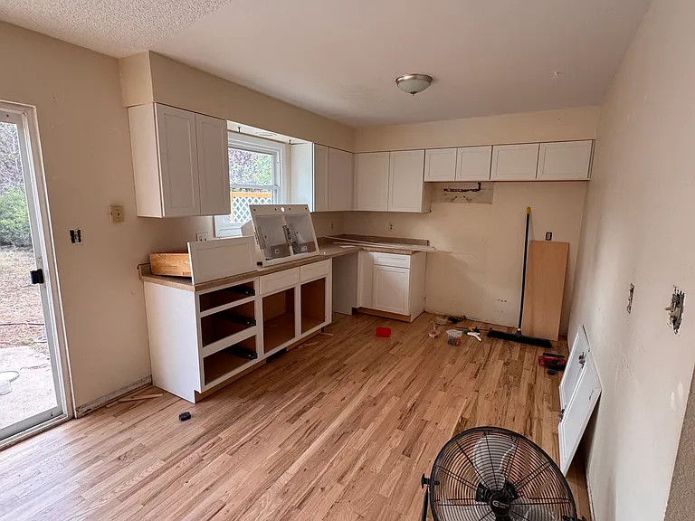 2413 W Stuart St — Photo 3
