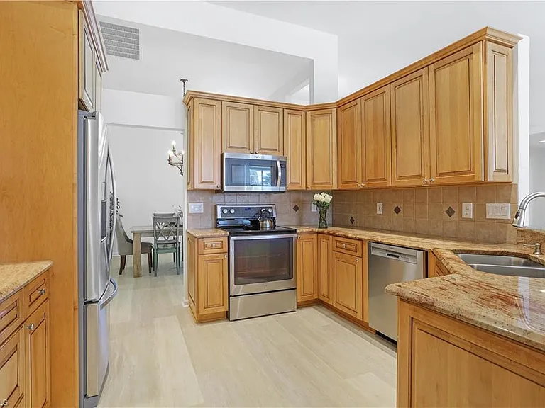 7699 Groves Rd — Photo 11