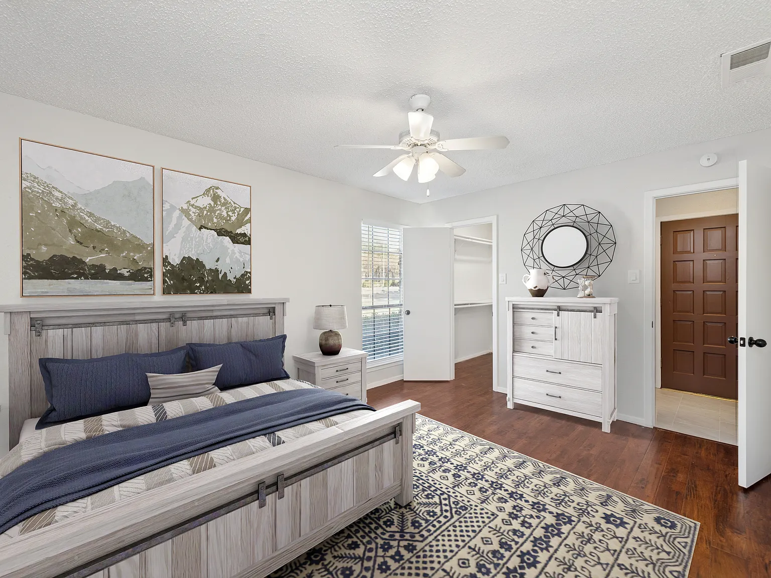 3 bed, 1377 sqft, $1,950 — Photo 2