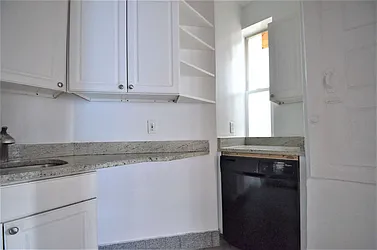 Rented by CITY SKYLINE REALTY INC