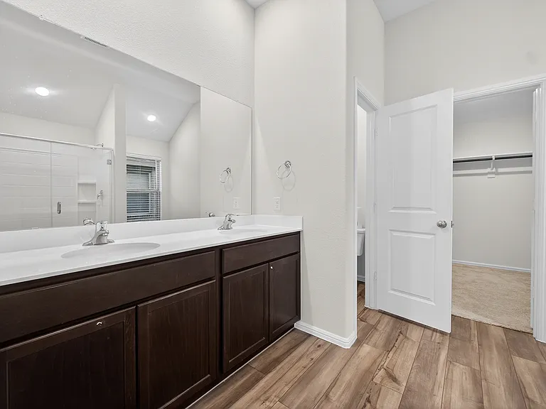 2704 Rambling Rd — Photo 34