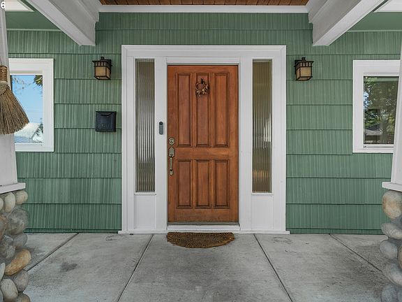 4th image of 4824 NE 36th Ave