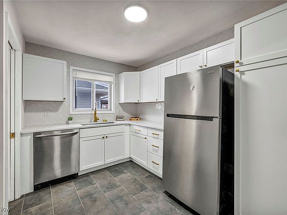 5th image of 15954 Birchcroft Dr