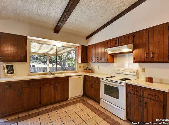 3rd image of 2139 Oak Wild St