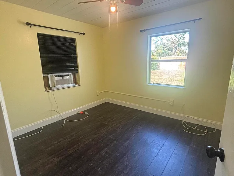 328 Urquhart St — Photo 25