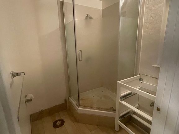 3rd image of 929 Pacific Ave #929