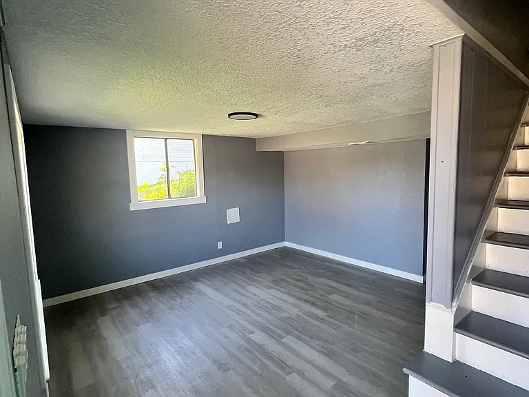 1008 SW Sunset St — Photo 2