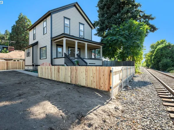 808 1st Ave, Oregon City, OR 97045