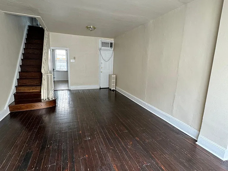 1917 Dudley St — Photo 13