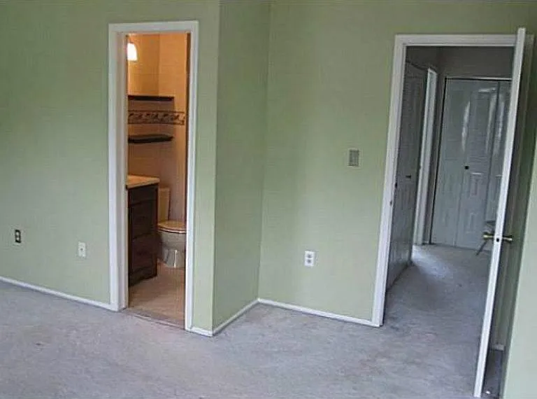 239 Hampshire Ct — Photo 8
