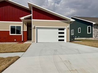 3109 W Laux Dr, Hastings, NE 68901