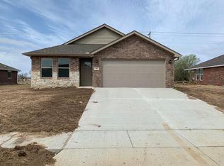 209 Oak Ave, Gentry, AR 72734