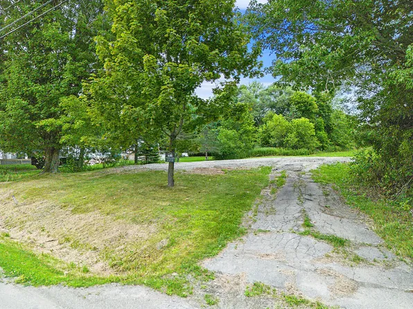 23 Prospect Street, Dexter, ME 04930