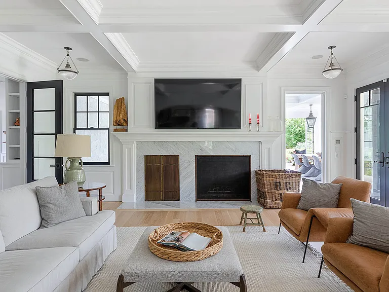 678 Halsey Ln — Photo 6