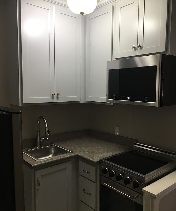 1st image of 475 Hanover St APT 2L