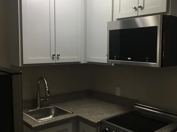 475 Hanover St APT 2L, Manchester, NH 03104