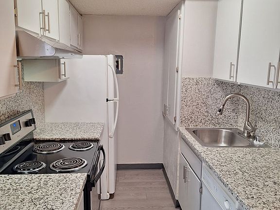 3rd image of 2515 F St APT 06