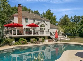 18 Ashwood Ln, Basking Ridge, NJ 07920