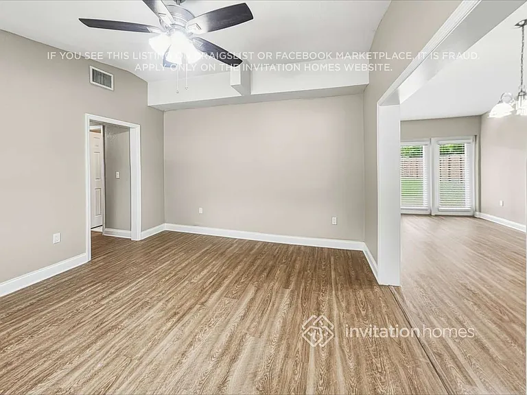 3621 Sutton Dr — Photo 4
