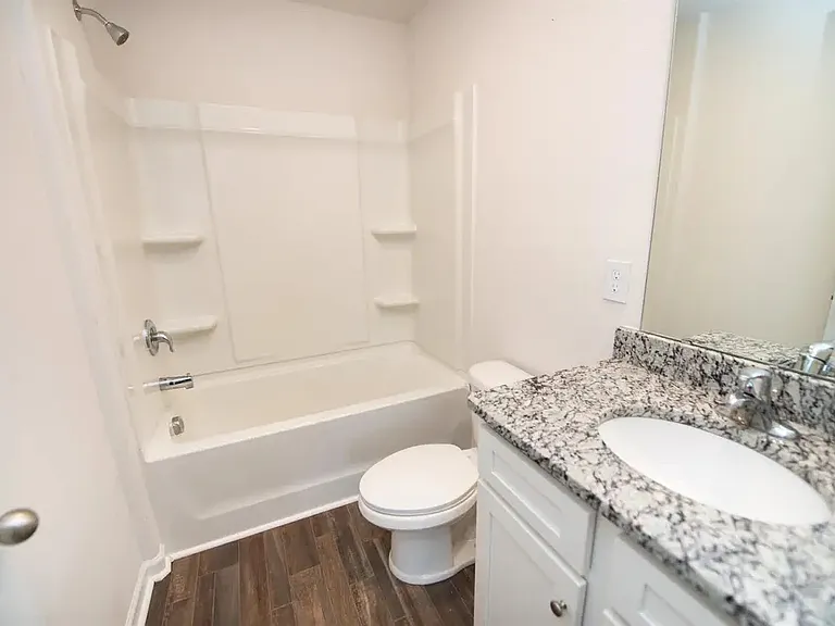 2228 Southlea Dr — Photo 17