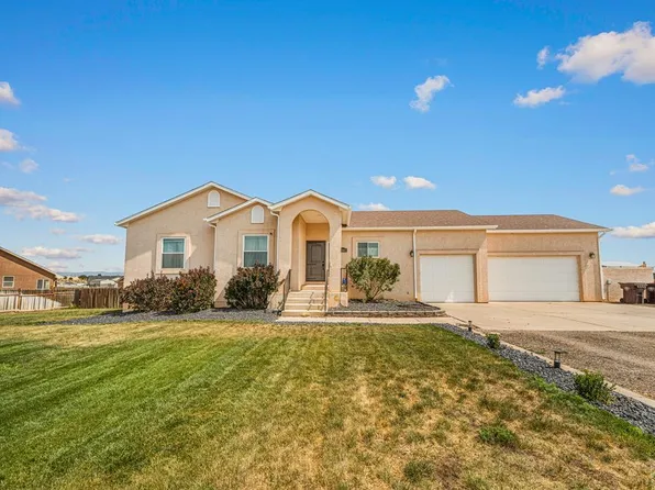 1165 W Meadowmoor Dr, Pueblo West, CO 81007