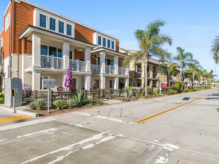 802 Santa Barbara Pl — Photo 2