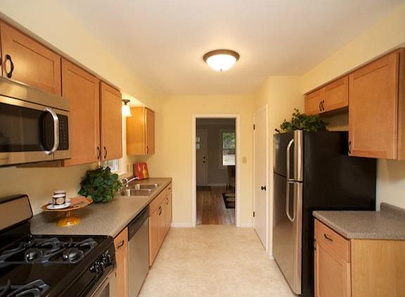 3rd image of 2222 Margaret St
