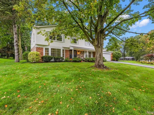 5600 Woodwind Dr, Bloomfield Hills, MI 48301