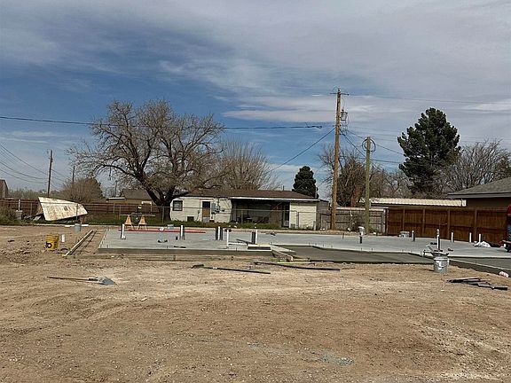 2nd image of 1027 Clover Ln